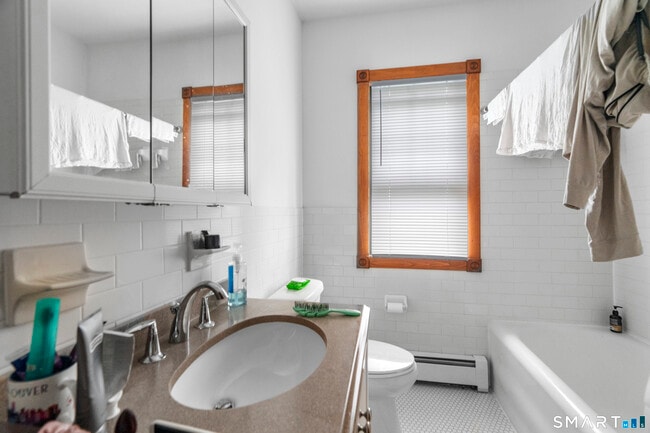 Building Photo - 623 Whitney Ave