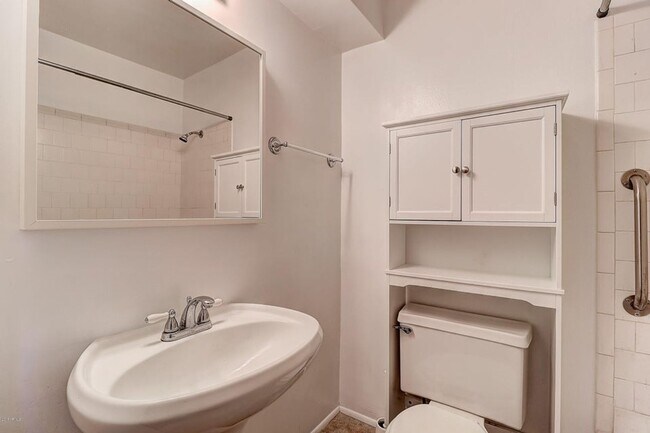 Building Photo - **SPECTACULAR - 2BEDROOM/3BATHROOM CONDO I...