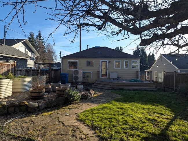 Building Photo - 3730 SW Austin St