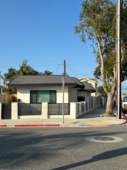 Primary Photo - 2739 E Adams St