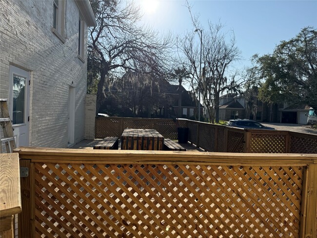 Building Photo - 8 Bayvilla Dr