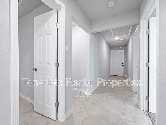 Building Photo - 1606 W Wildwood Dr