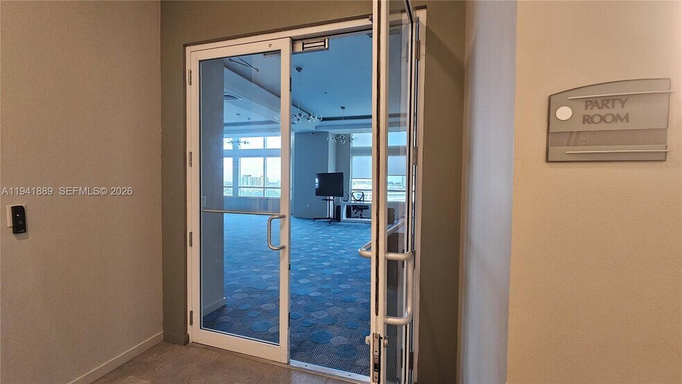 Building Photo - 1900 N Bayshore Dr