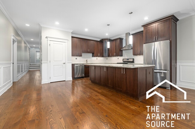 Building Photo - 1324 W Grand Ave