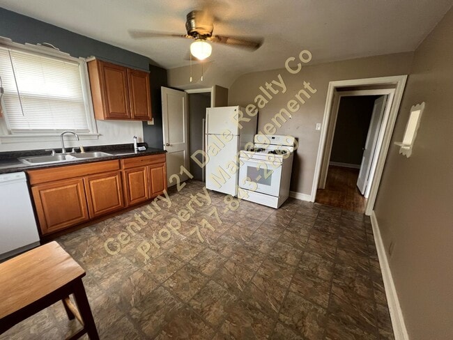 Building Photo - 3 BR 1 Bath Home in Central York School District with an attached Garage