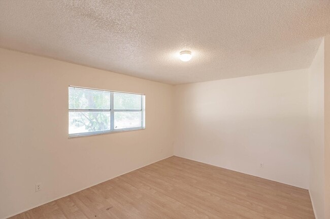 Building Photo - 5029 Rose Hill Dr