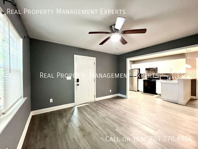 Building Photo - 2503 Eastway Dr