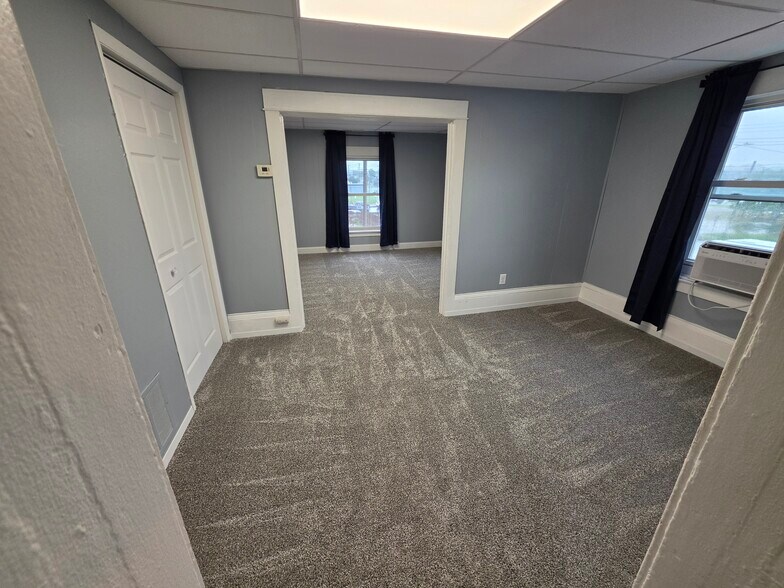 Dining Room - 607 Manchester St