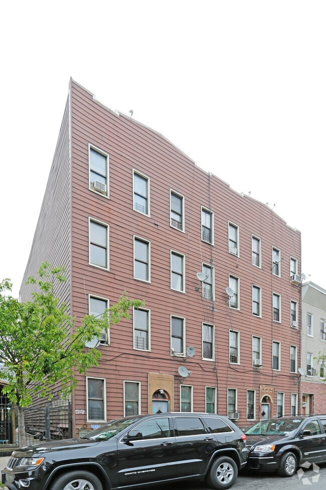 Primary Photo - 125-127 Evergreen Ave
