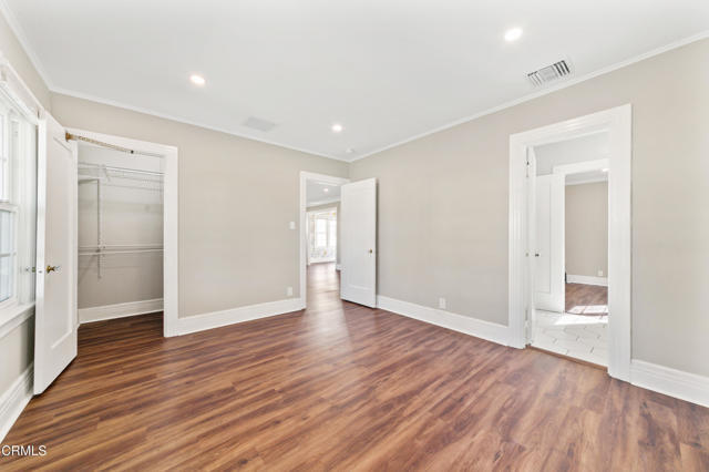 Building Photo - 2808 W Grand Ave