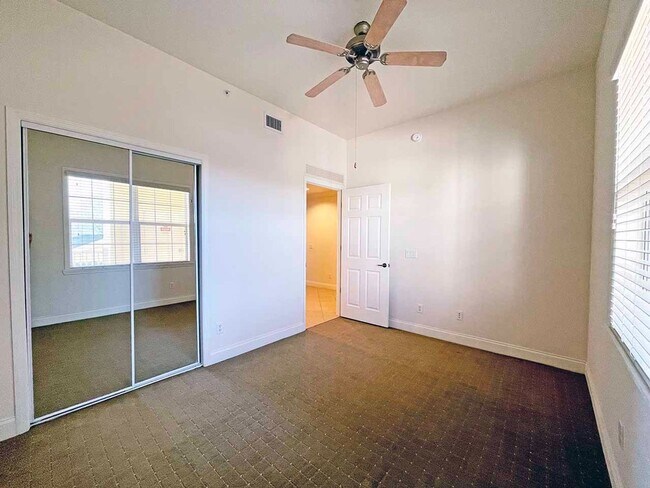 Building Photo - Lovely 3/2 Luxury Condo In Reunion