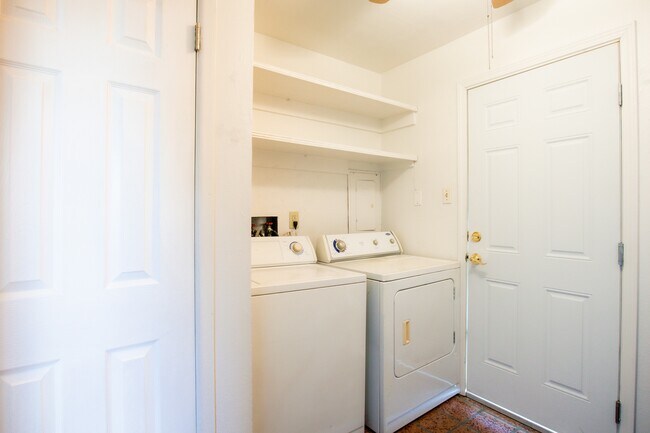 Building Photo - 1633 Stull Dr