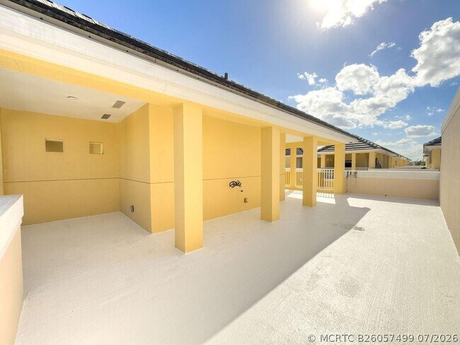 Building Photo - 2322 Vintage Dr
