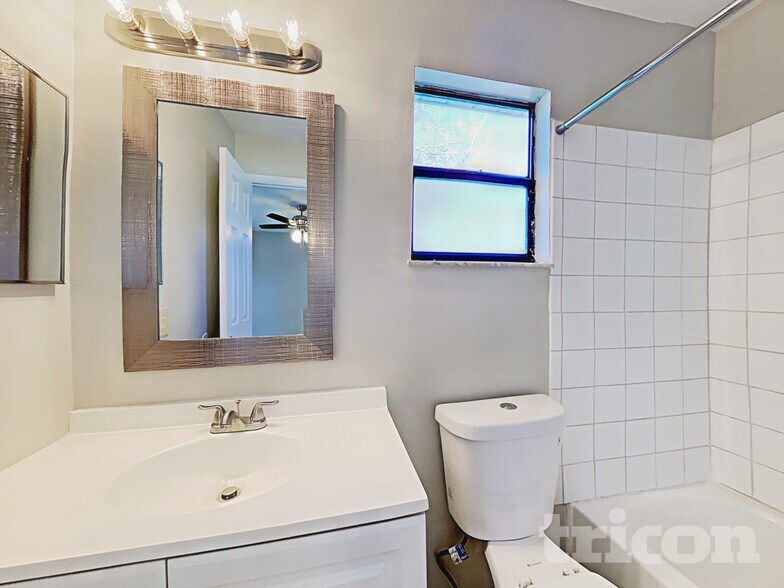 Building Photo - 2920 Malcolm Dr