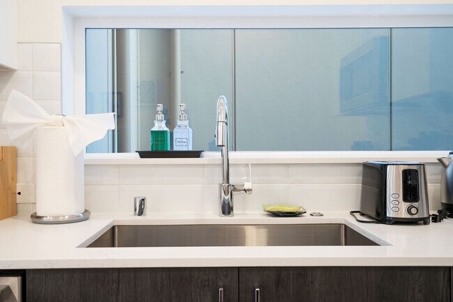 Building Photo - 1835 14th Ave