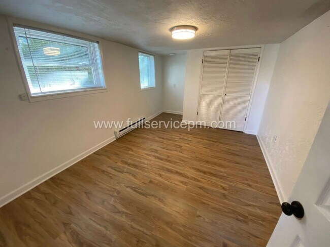 Building Photo - 8008 Roosevelt Way NE