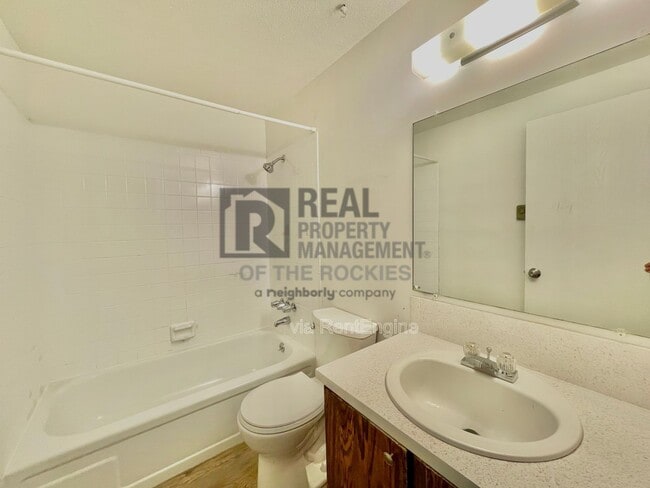 Building Photo - 2354 10th St SW