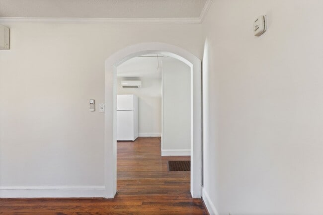 Building Photo - 537 Huston St