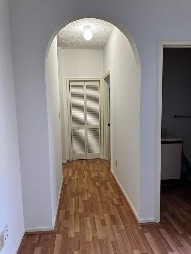 Building Photo - Townhouse in Chisel Run! Available Now