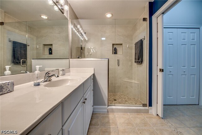 Building Photo - 10720 Ravenna Way