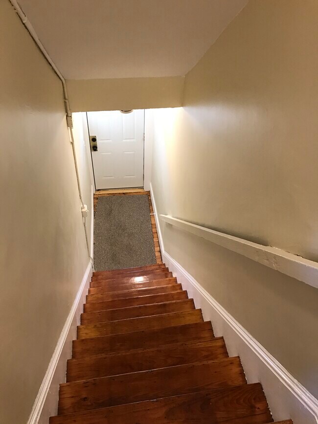 Entry - 1224 Lawrence St