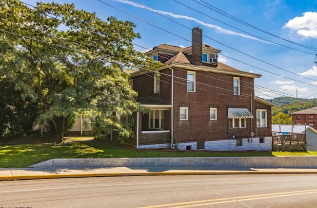 Building Photo - 729 McLane Ave