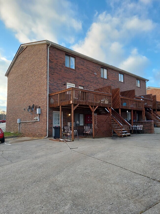 Building Photo - 65 Ashwood Ct