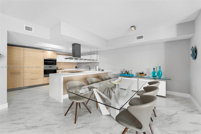 Building Photo - 17111 Biscayne Blvd