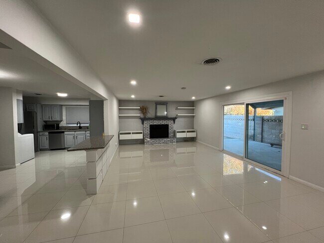 Building Photo - 215 Rancho Vista Dr