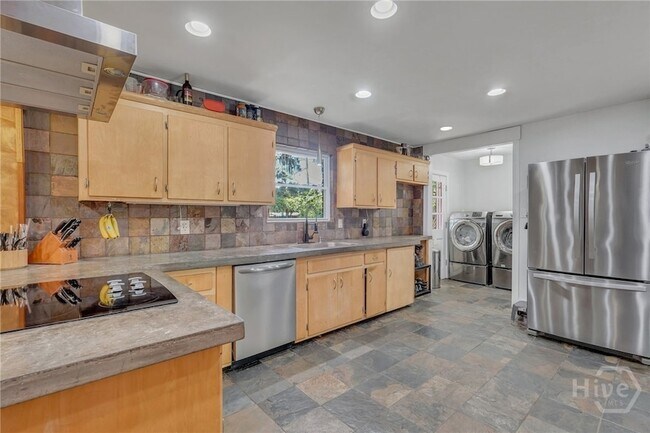 Building Photo - 2221 Bonaventure Rd