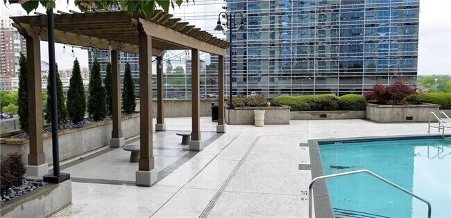 Building Photo - 400 W Peachtree St NW