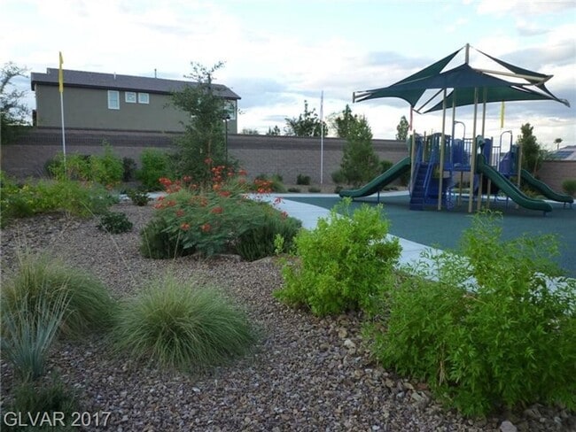 Building Photo - 4 BED 2.5 BATH 2 CAR GARAGE SINGLE FAMILY ...