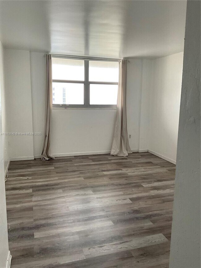 Building Photo - 9273 Collins Ave