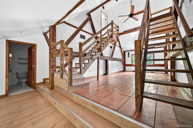 Building Photo - 79 Quaker Hill Rd