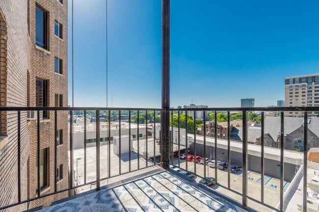 Building Photo - 75 Ponce De Leon Ave NE