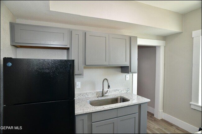 Building Photo - 2606 Aurora Ave