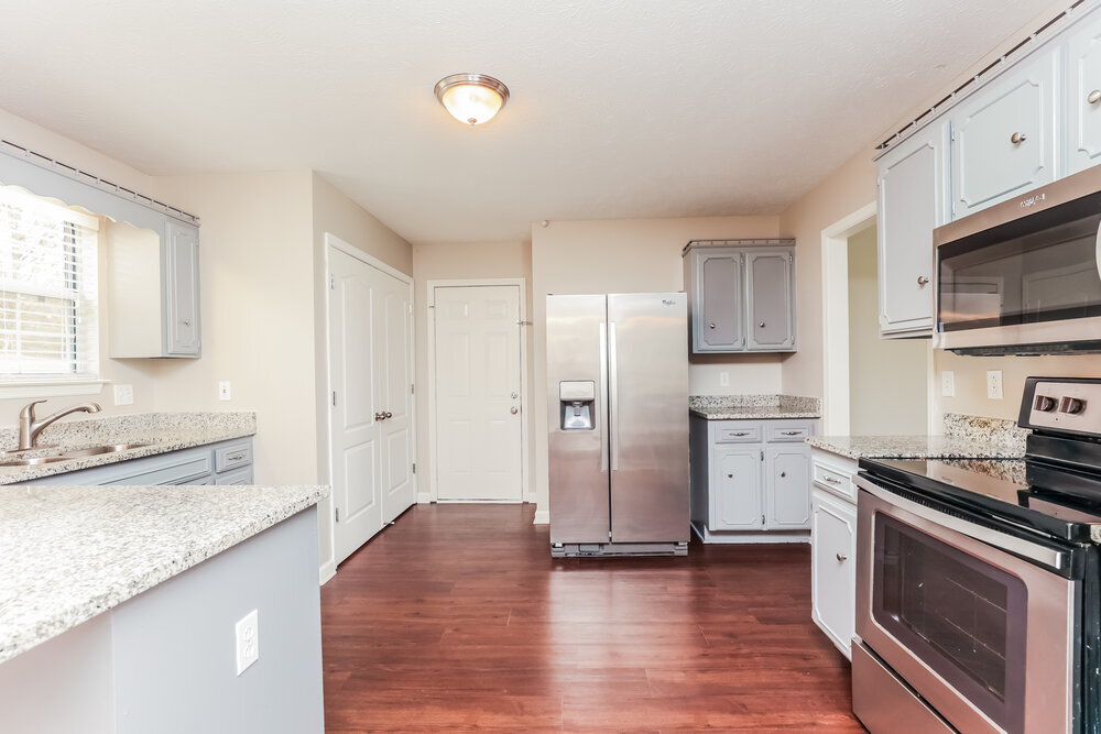 Building Photo - 642 Knollwood Dr