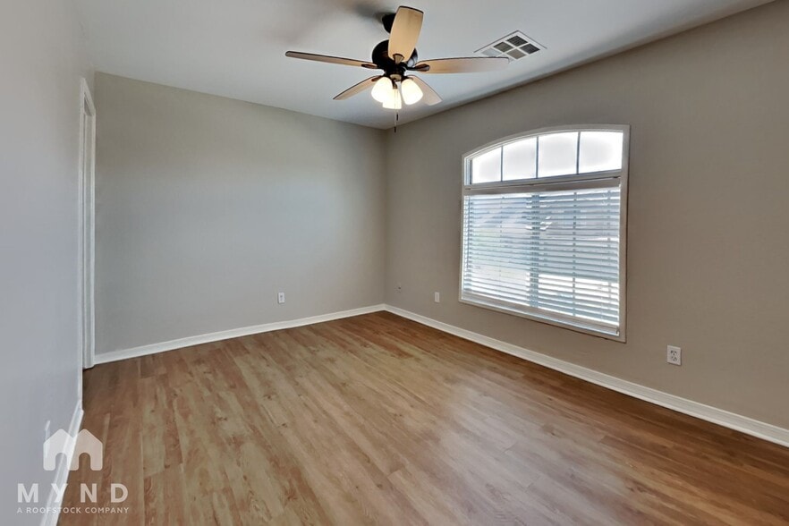 Building Photo - 17524 W Mandalay Ln