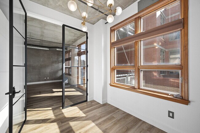 Building Photo - $3,695 - 1 Bed + Den / 1.5 Bath Condo at Parkloft Residence in Downtown San Diego