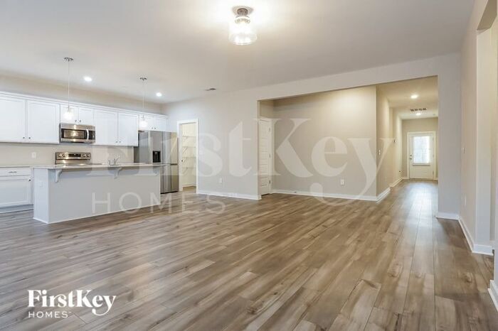 Building Photo - 683 Troubadour Ln