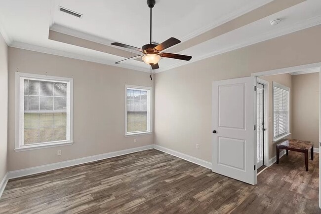 Building Photo - 118 Village Ln