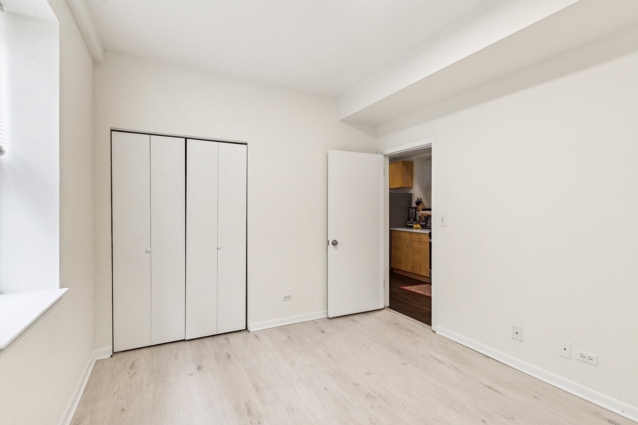 Building Photo - 1254 N Greenview Ave