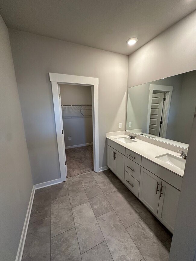 Building Photo - 3 Bed, 2.5 Bath, 1850sqft Townhome in Vineyard Grove of Lebanon!