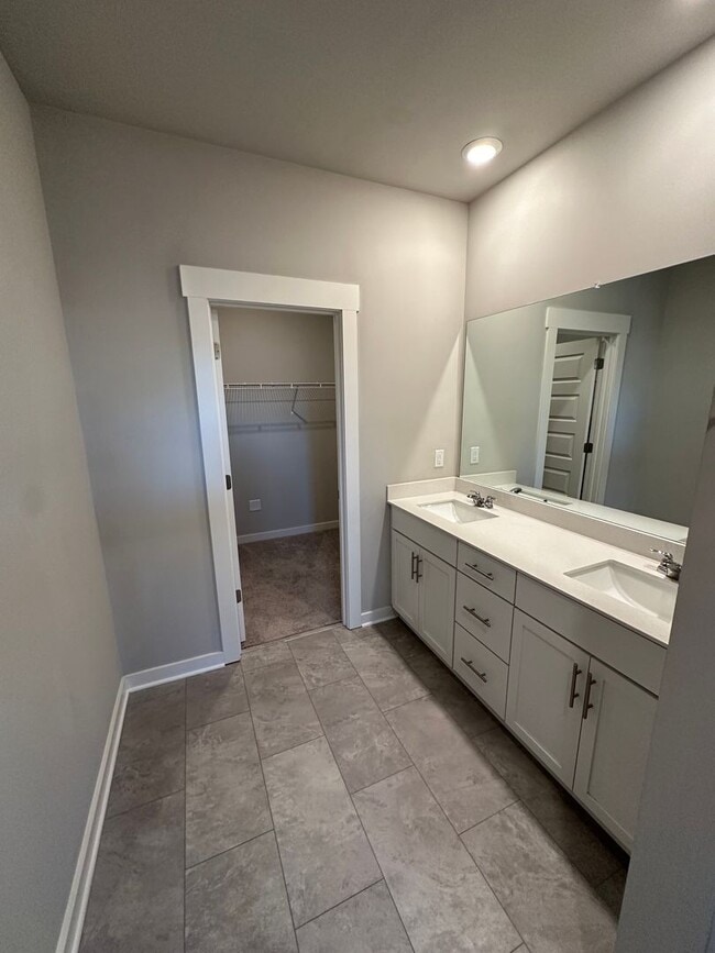 Building Photo - For Lease - 3 Bed, 2.5 Bath, 1846sqft Townhome, Lebanon