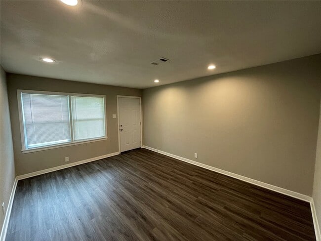 Building Photo - 2526 Jackson