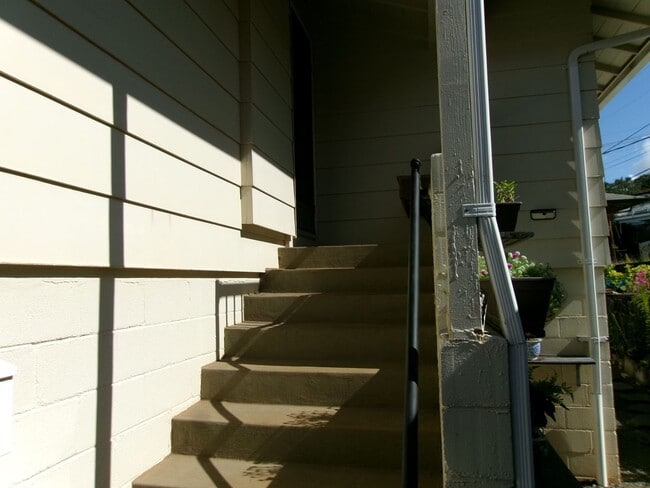 Building Photo - Halawa Drive