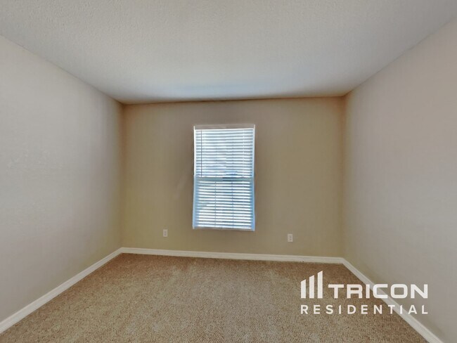 Building Photo - 1240 Fleetwood Dr NW