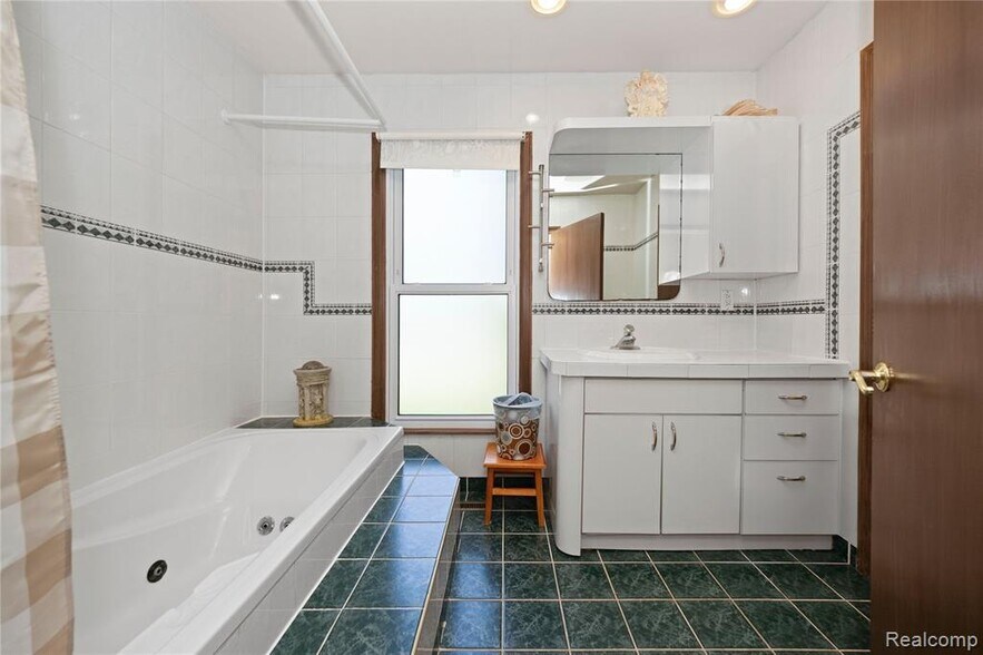 Building Photo - 42195 Kouza Ct