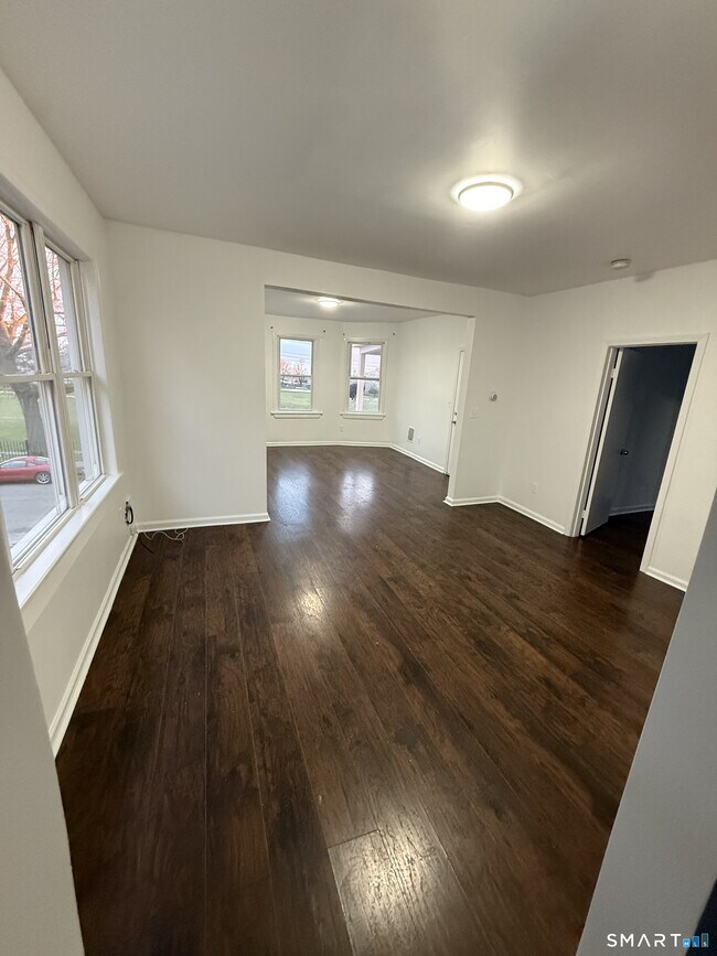 Building Photo - 127 Eagle St