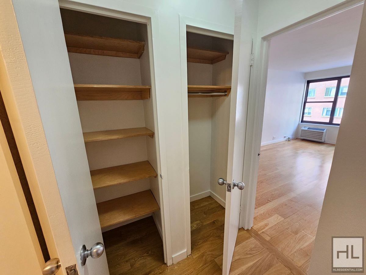 Building Photo - 1-Bedroom Apartment by Union Square | 5th Floor, Full-Service Building